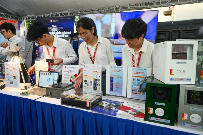 Các sản phẩm, giải pháp được trưng bày tại Ngày hội Khoa học và Công nghệ 2025, tại trụ sở Bộ Khoa học và Công nghệ, ngày 16/5/2025. Ảnh: Giang Huy