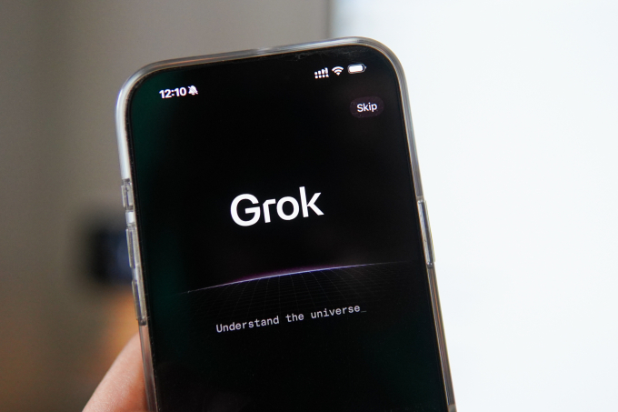 Giao diện ứng dụng AI Grok của Elon Musk.