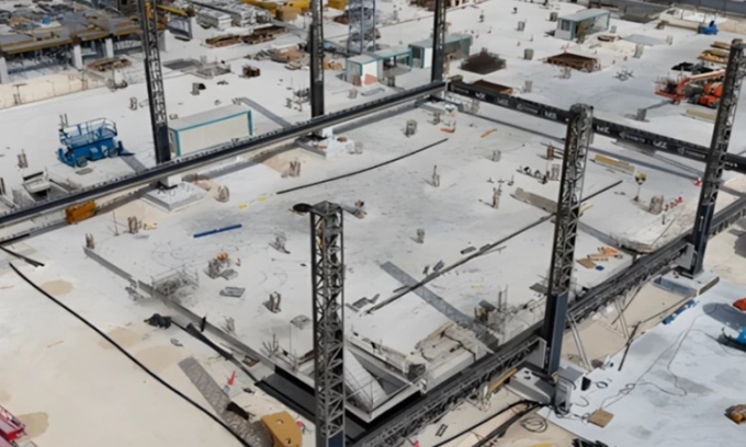 Công trường in 3D hai trường học trên sa mạc Qatar. Ảnh: COBOD