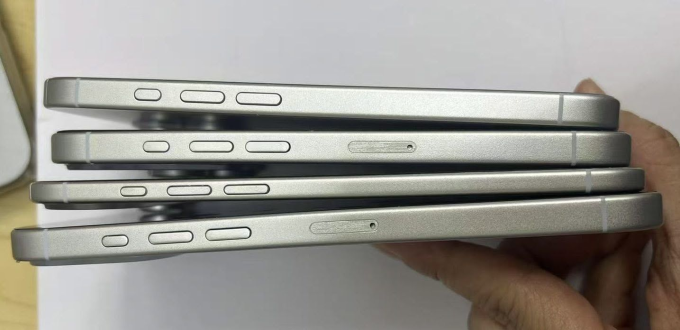 Mô hình bốn mẫu iPhone 17.